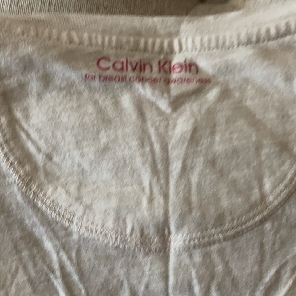 CALVIN KLEIN special edition tee for breast cancer awareness. NWT - Picture 6 of 6